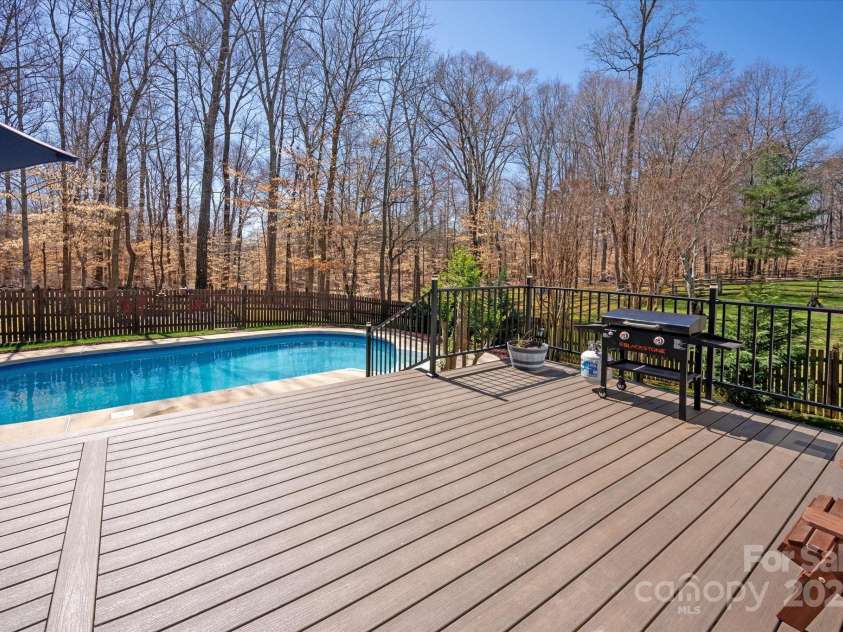 2532 Annecy Drive, Matthews, NC 28105.  MLS# CAR4243685, YatesRealty ID 5544. 