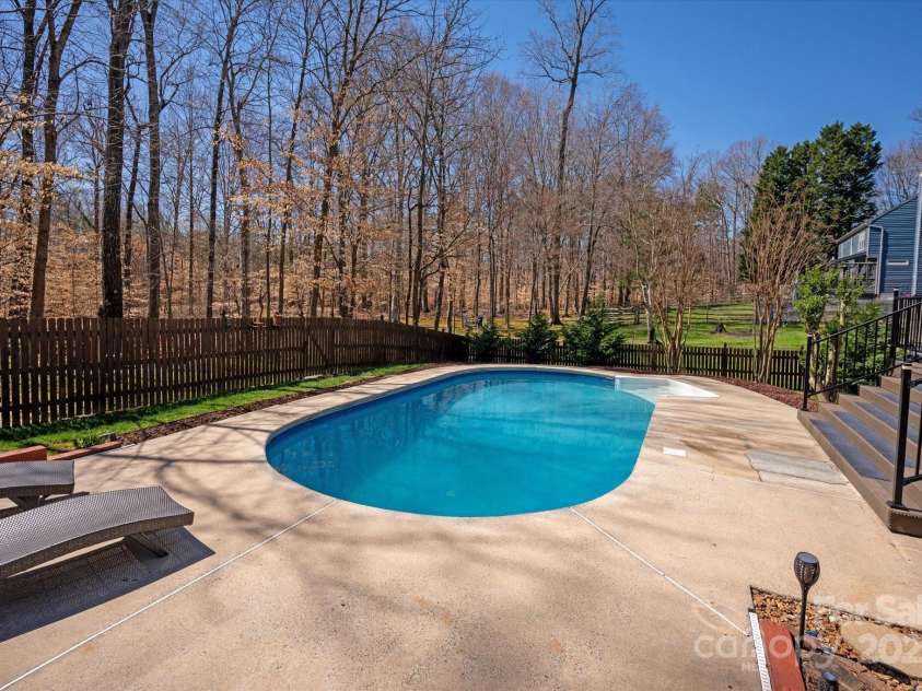 2532 Annecy Drive, Matthews, NC 28105.  MLS# CAR4243685, YatesRealty ID 5544. 