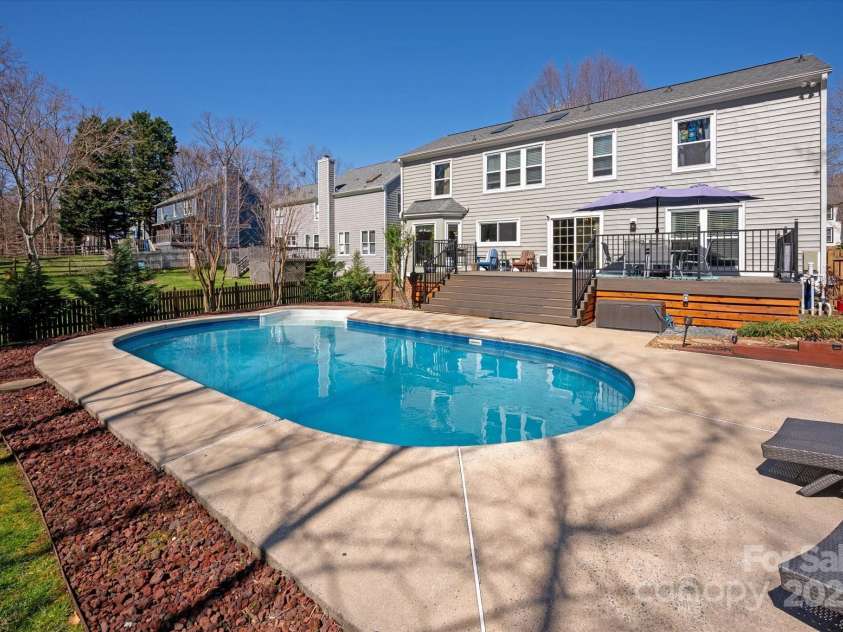 2532 Annecy Drive, Matthews, NC 28105.  MLS# CAR4243685, YatesRealty ID 5544. 