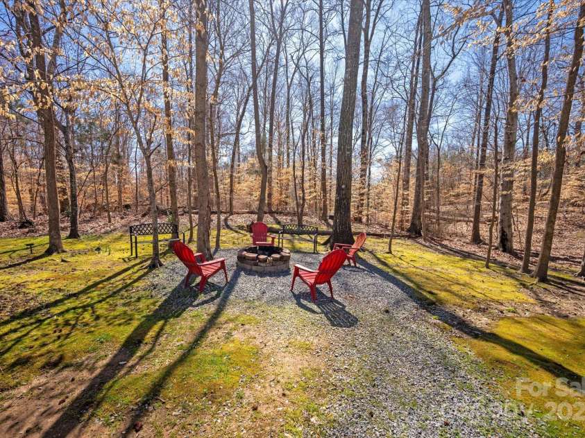 2532 Annecy Drive, Matthews, NC 28105.  MLS# CAR4243685, YatesRealty ID 5544. 