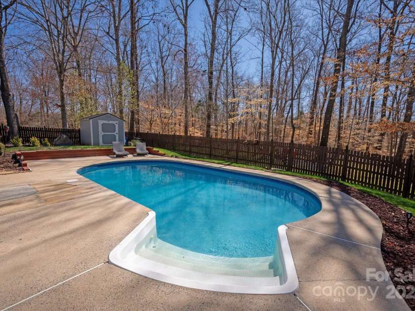 2532 Annecy Drive, Matthews, NC 28105.  MLS# CAR4243685, YatesRealty ID 5544. 