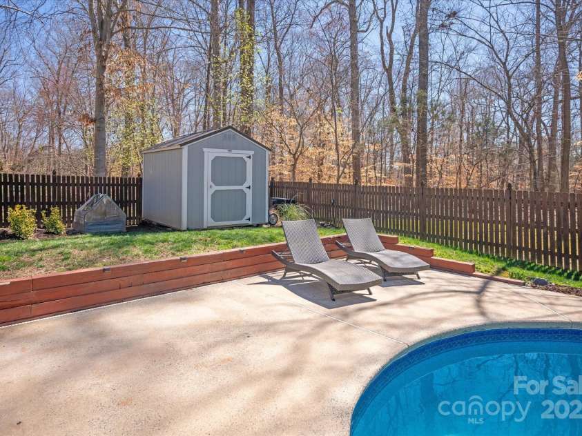 2532 Annecy Drive, Matthews, NC 28105.  MLS# CAR4243685, YatesRealty ID 5544. 