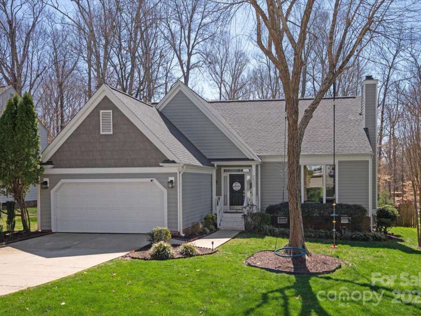 2532 Annecy Drive, Matthews, NC 28105.  MLS# CAR4243685, YatesRealty ID 5544. 