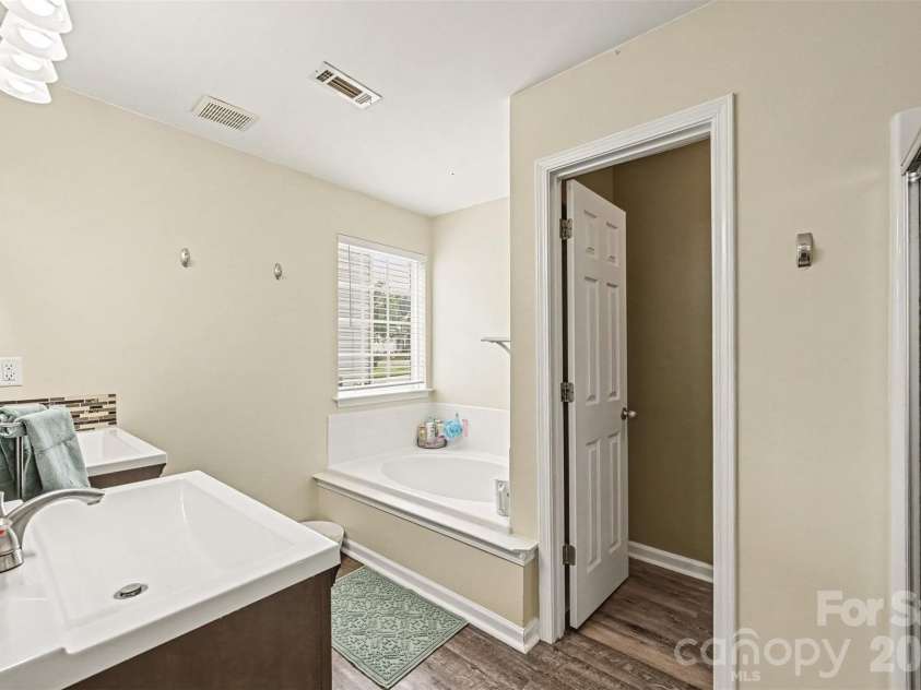 647 Winding Branch Road, Rock Hill, SC 29732.  MLS# CAR4430600, YatesRealty ID 55440. 