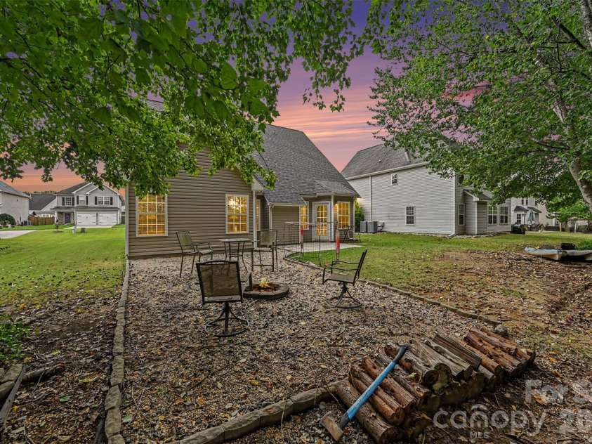 647 Winding Branch Road, Rock Hill, SC 29732.  MLS# CAR4430600, YatesRealty ID 55440. 