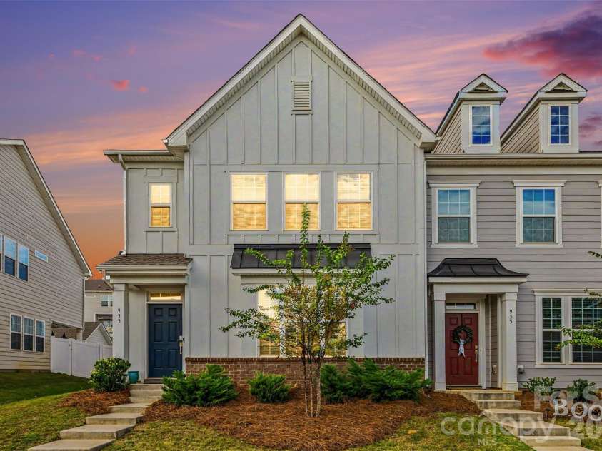 933 Cobbled Way, Fort Mill, SC 29715.  MLS# CAR4417901, YatesRealty ID 55444. 