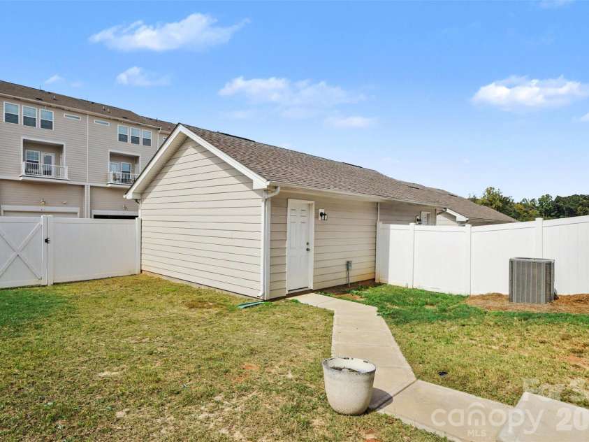 933 Cobbled Way, Fort Mill, SC 29715.  MLS# CAR4417901, YatesRealty ID 55444. 