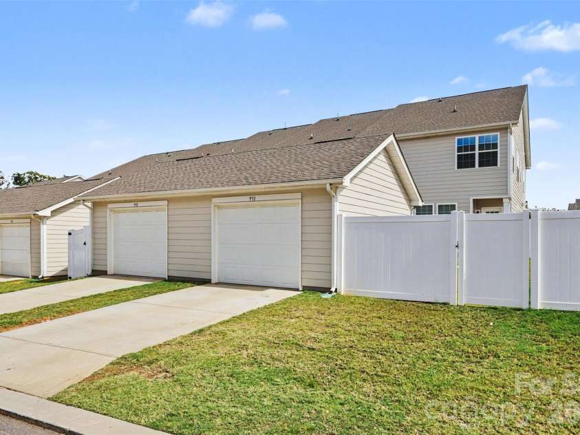 933 Cobbled Way, Fort Mill, SC 29715.  MLS# CAR4417901, YatesRealty ID 55444. 