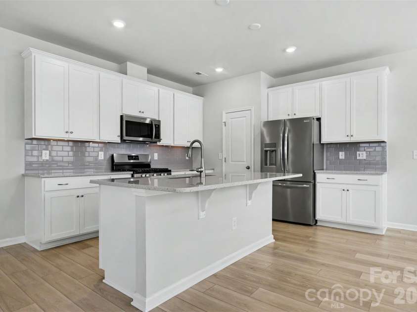 933 Cobbled Way, Fort Mill, SC 29715.  MLS# CAR4417901, YatesRealty ID 55444. 