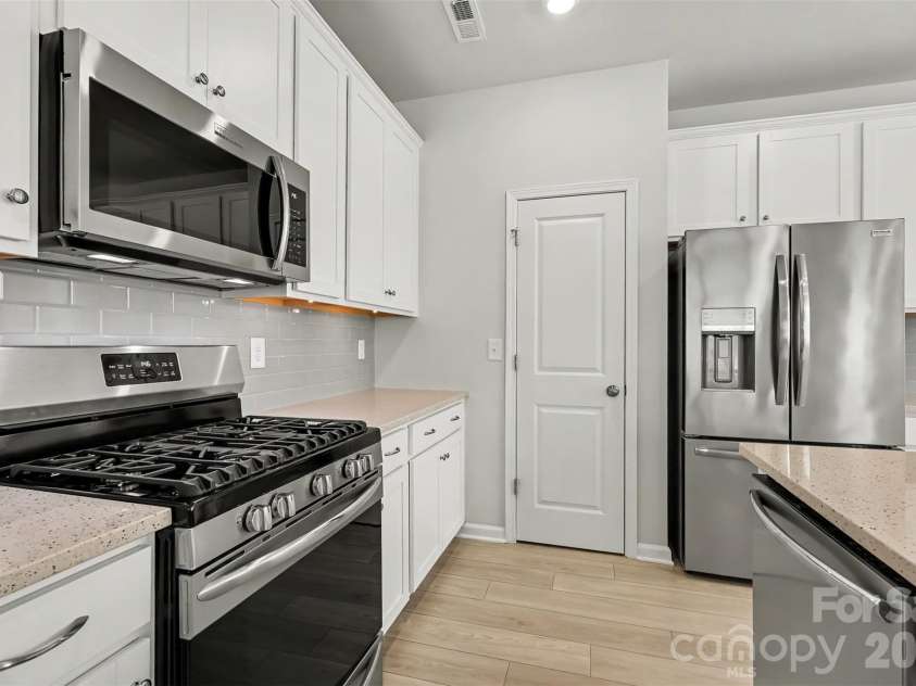 933 Cobbled Way, Fort Mill, SC 29715.  MLS# CAR4417901, YatesRealty ID 55444. 
