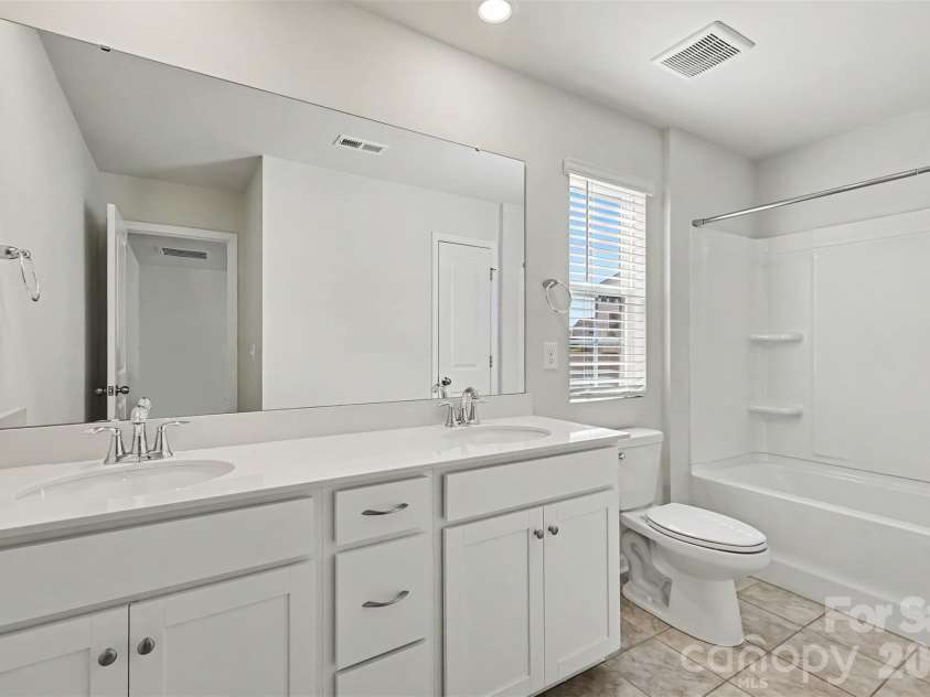 933 Cobbled Way, Fort Mill, SC 29715.  MLS# CAR4417901, YatesRealty ID 55444. 