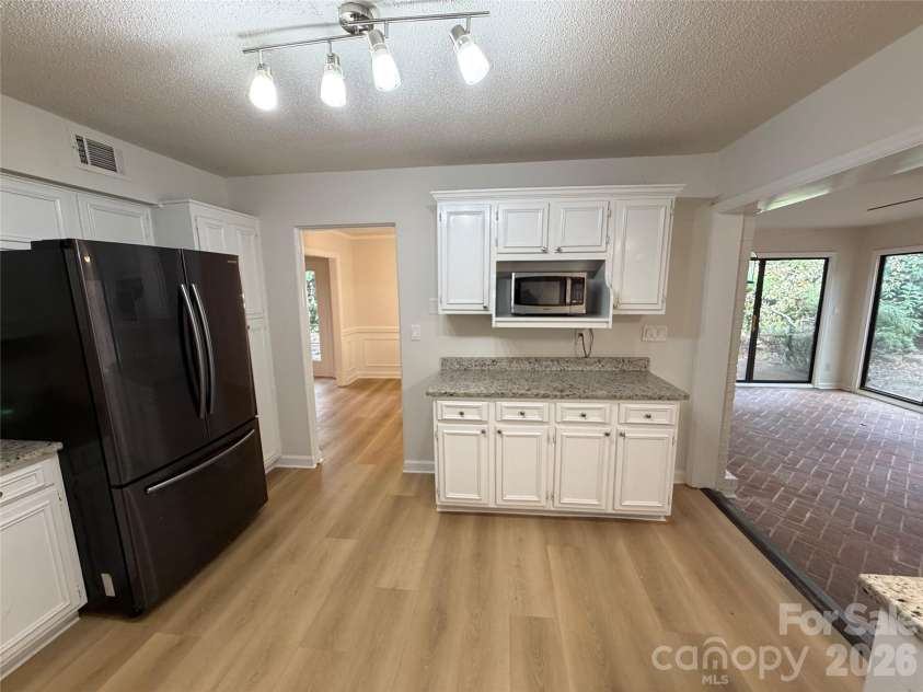 7022 Quail Hill Road, Charlotte, NC 28210.  MLS# CAR4432678, YatesRealty ID 55445. 