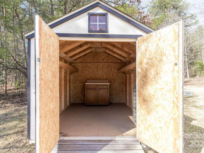 4175 Barnell Lane, Maiden, NC 28650.  MLS# CAR4222350, YatesRealty ID 5545. 