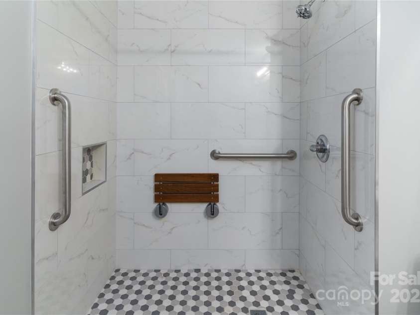 4175 Barnell Lane, Maiden, NC 28650.  MLS# CAR4222350, YatesRealty ID 5545. Primary bathroom