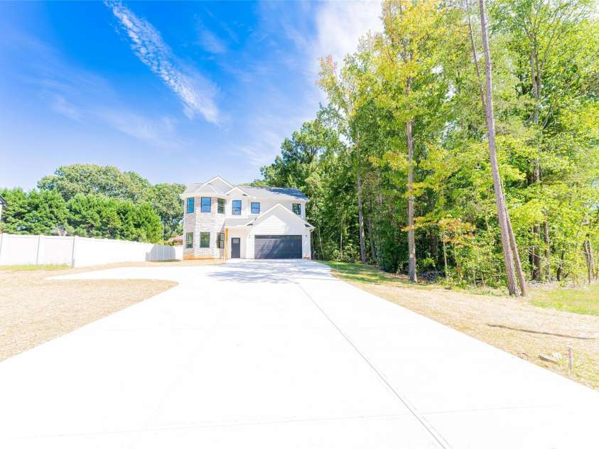 9818 Hood Road, Charlotte, NC 28215.  MLS# CAR4299430, YatesRealty ID 5545. 
