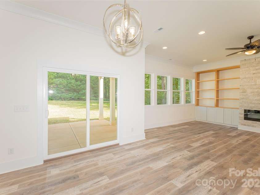 9818 Hood Road, Charlotte, NC 28215.  MLS# CAR4299430, YatesRealty ID 5545. 