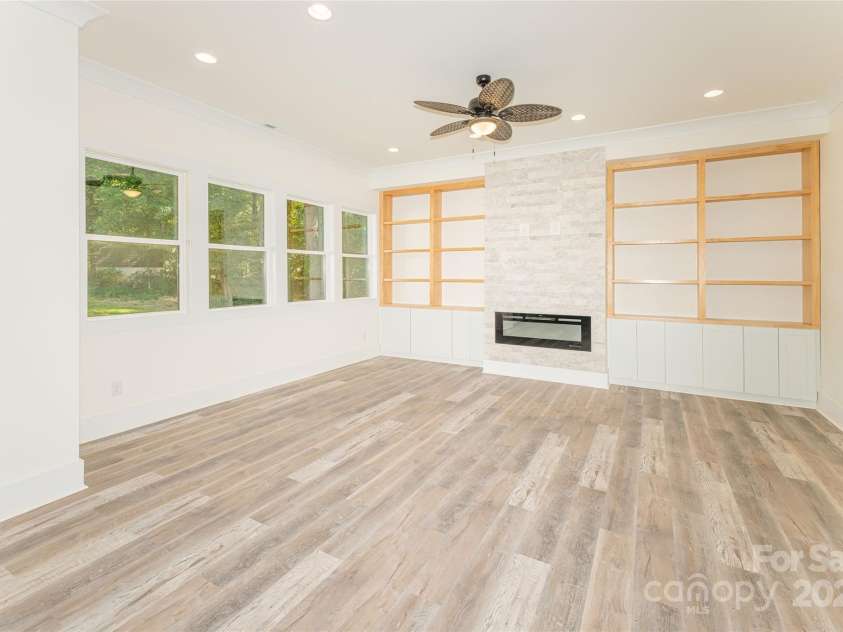 9818 Hood Road, Charlotte, NC 28215.  MLS# CAR4299430, YatesRealty ID 5545. 