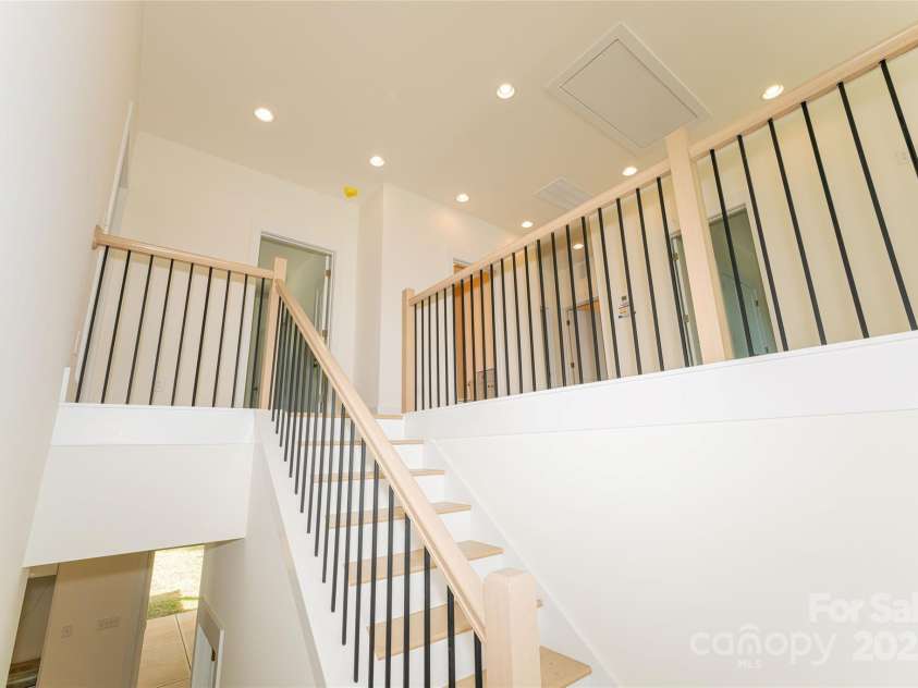 9818 Hood Road, Charlotte, NC 28215.  MLS# CAR4299430, YatesRealty ID 5545. 
