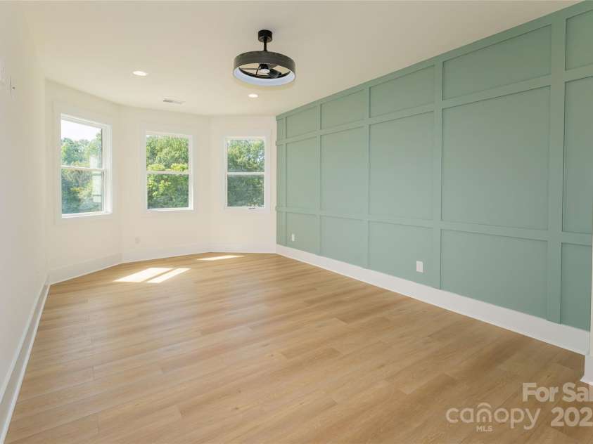9818 Hood Road, Charlotte, NC 28215.  MLS# CAR4299430, YatesRealty ID 5545. 