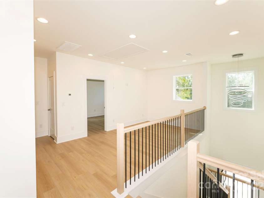 9818 Hood Road, Charlotte, NC 28215.  MLS# CAR4299430, YatesRealty ID 5545. 