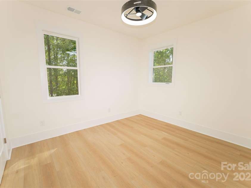 9818 Hood Road, Charlotte, NC 28215.  MLS# CAR4299430, YatesRealty ID 5545. 
