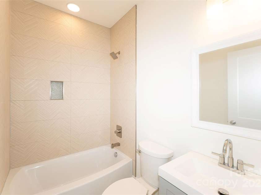 9818 Hood Road, Charlotte, NC 28215.  MLS# CAR4299430, YatesRealty ID 5545. 