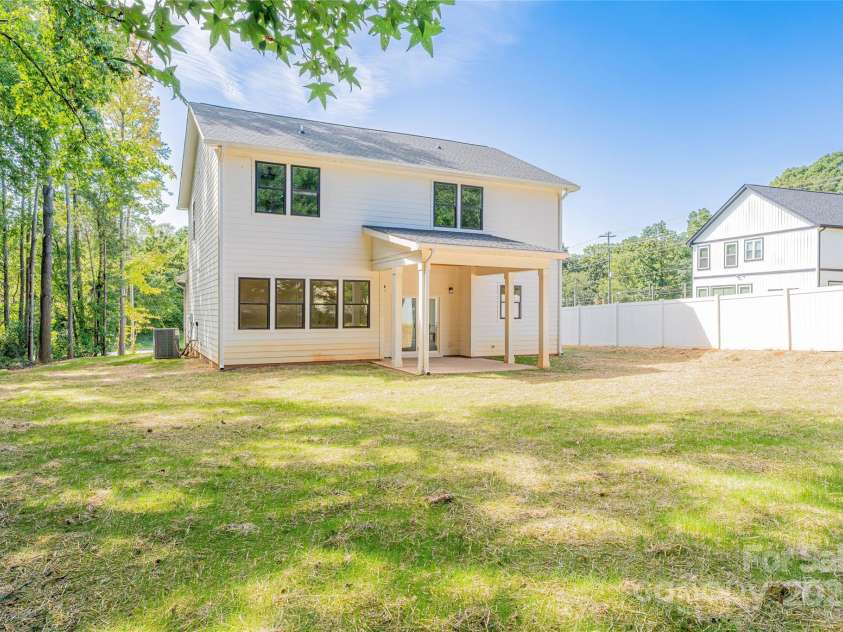 9818 Hood Road, Charlotte, NC 28215.  MLS# CAR4299430, YatesRealty ID 5545. 