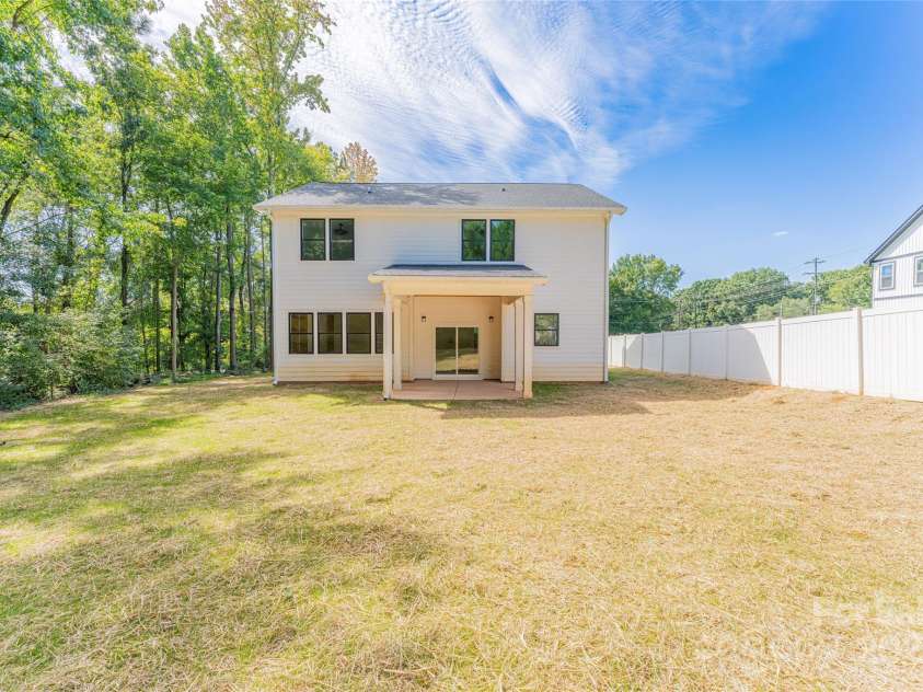 9818 Hood Road, Charlotte, NC 28215.  MLS# CAR4299430, YatesRealty ID 5545. 