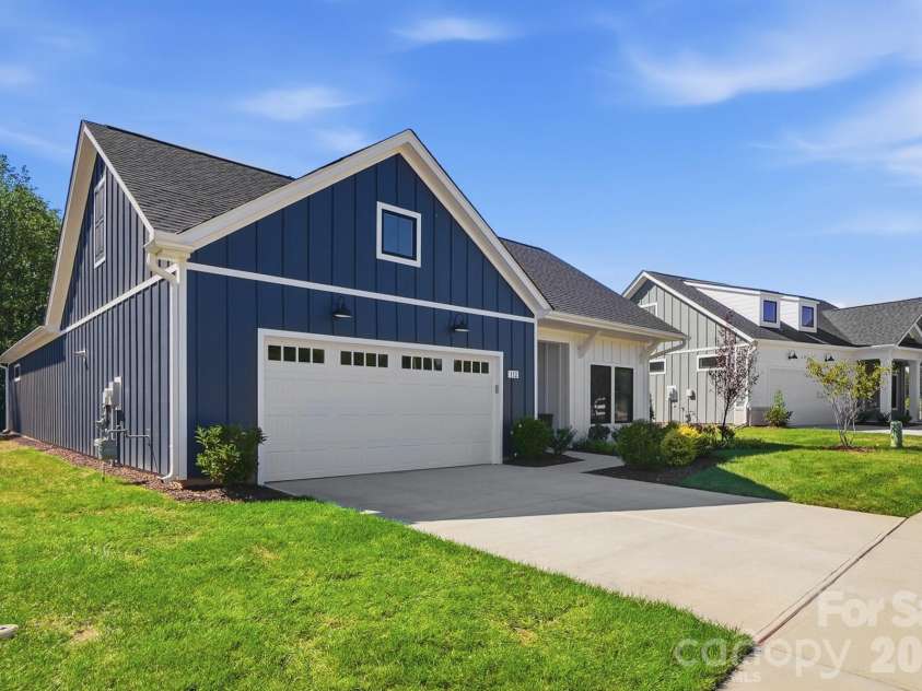112 Alenda Lux Circle, Mooresville, NC 28115.  MLS# CAR4431945, YatesRealty ID 55454. 