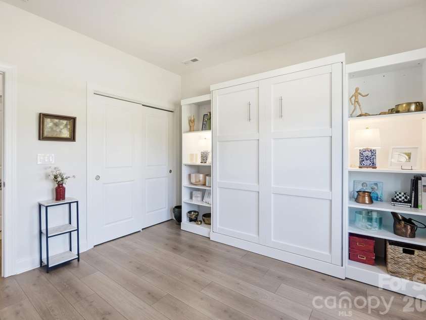 112 Alenda Lux Circle, Mooresville, NC 28115.  MLS# CAR4431945, YatesRealty ID 55454. 