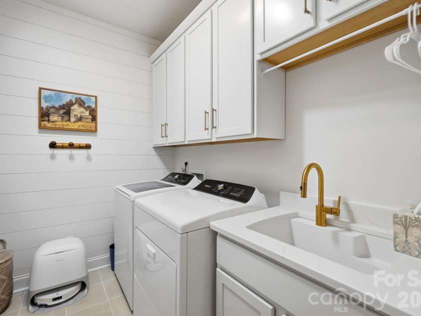 112 Alenda Lux Circle, Mooresville, NC 28115.  MLS# CAR4431945, YatesRealty ID 55454. 