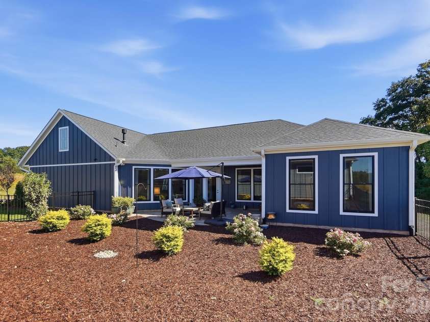 112 Alenda Lux Circle, Mooresville, NC 28115.  MLS# CAR4431945, YatesRealty ID 55454. 