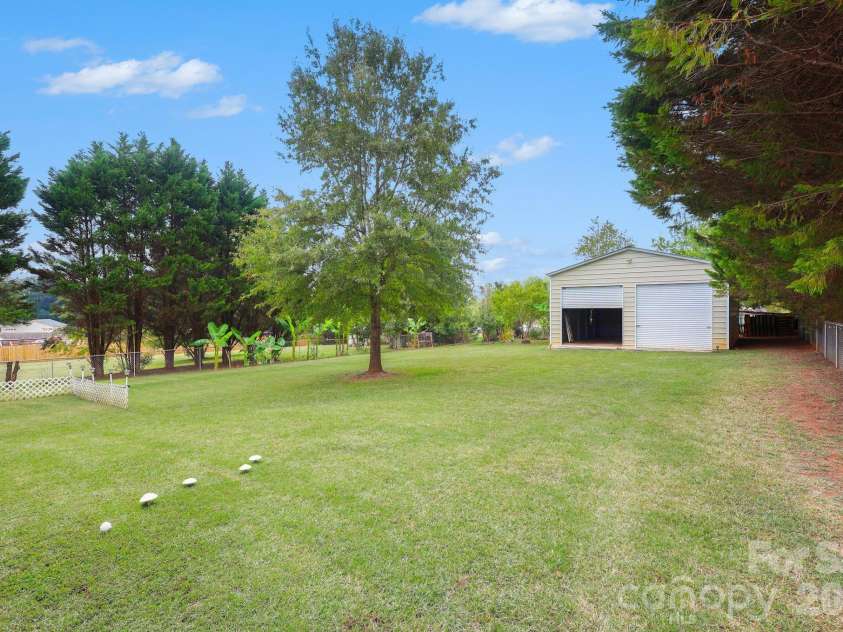 938 Lyndsey Brooke Court, Lincolnton, NC 28092.  MLS# CAR4429655, YatesRealty ID 55458. 