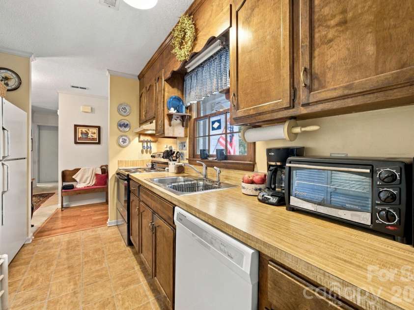7136 Spring Morning Lane, Charlotte, NC 28227.  MLS# CAR4431996, YatesRealty ID 55459. 