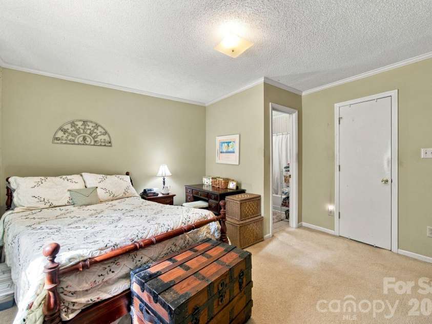 7136 Spring Morning Lane, Charlotte, NC 28227.  MLS# CAR4431996, YatesRealty ID 55459. 