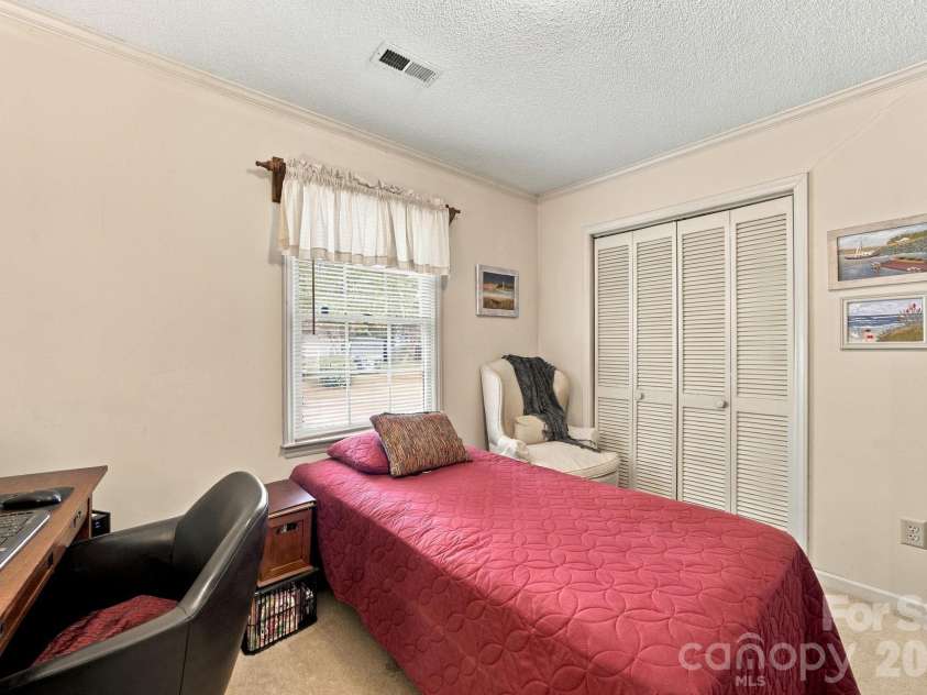 7136 Spring Morning Lane, Charlotte, NC 28227.  MLS# CAR4431996, YatesRealty ID 55459. 