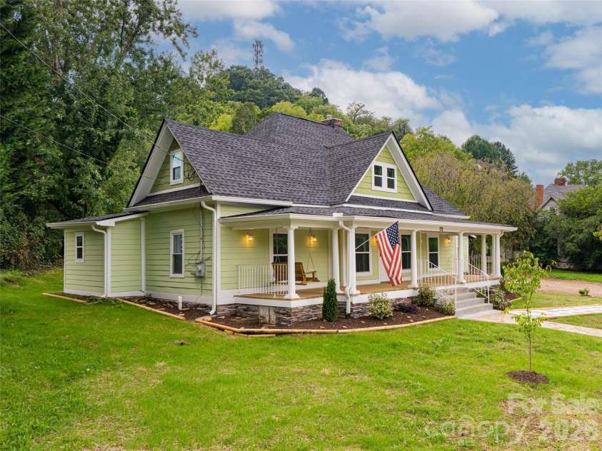 172 Reed Street, Canton, NC 28716.  MLS# CAR4296110, YatesRealty ID 5546. Beautifully updated 1916 Home