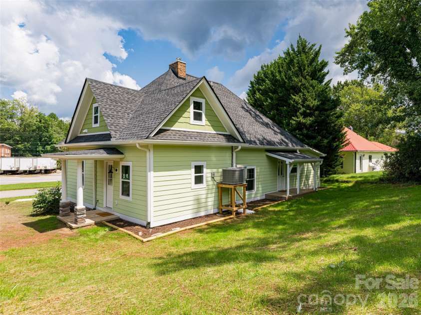 172 Reed Street, Canton, NC 28716.  MLS# CAR4296110, YatesRealty ID 5546. Gracious backyard