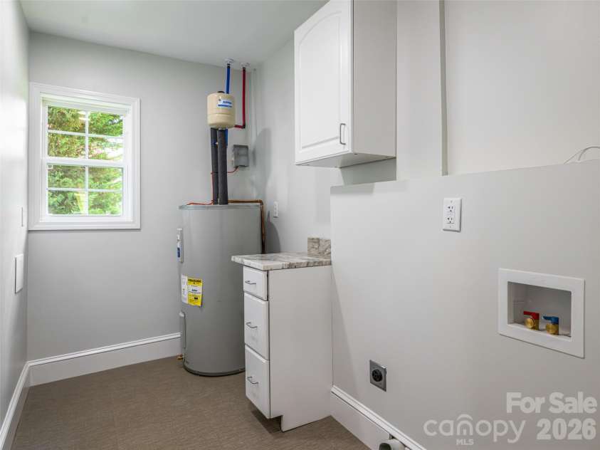 172 Reed Street, Canton, NC 28716.  MLS# CAR4296110, YatesRealty ID 5546. Laundry off kitchen