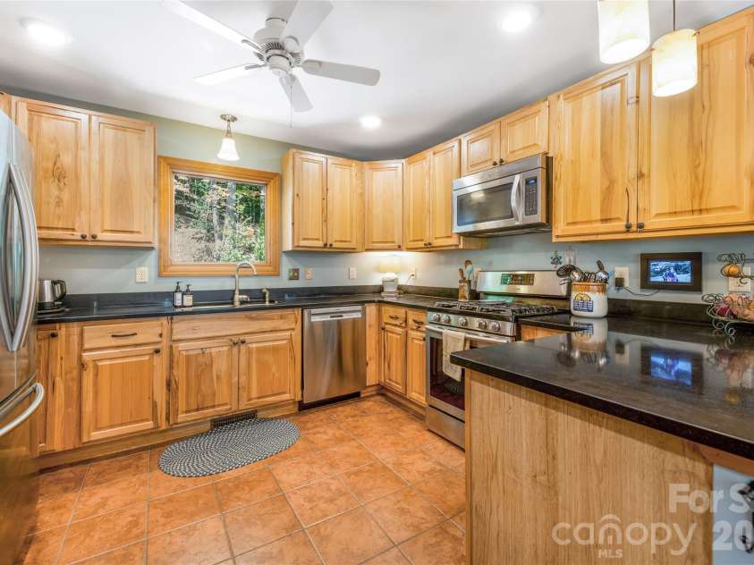 115 Laurel Wood Drive, Mars Hill, NC 28754.  MLS# CAR4431079, YatesRealty ID 55464. Kitchen.