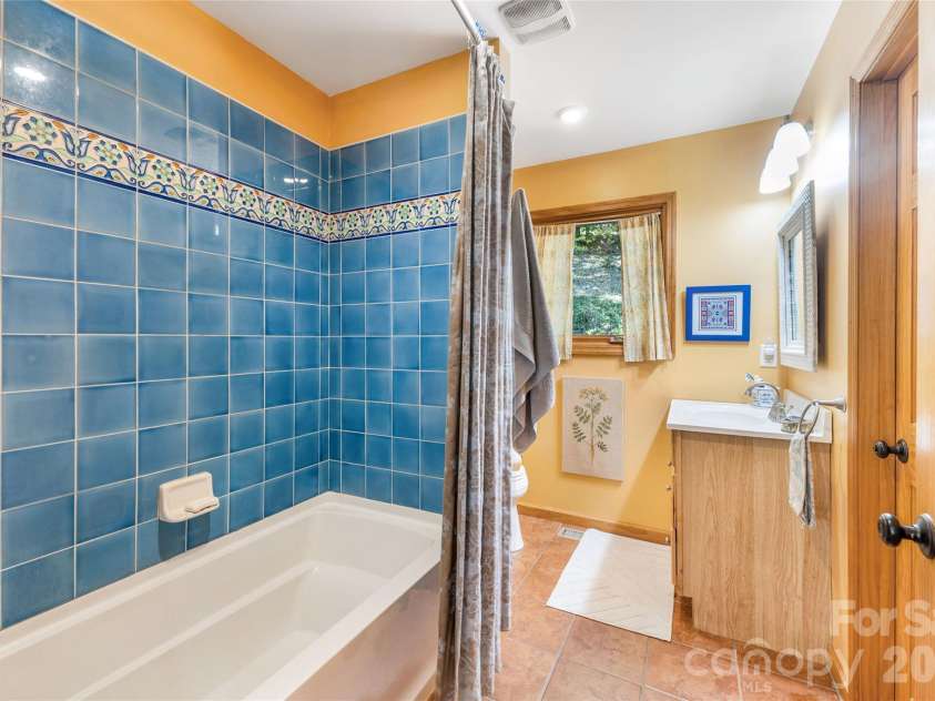 115 Laurel Wood Drive, Mars Hill, NC 28754.  MLS# CAR4431079, YatesRealty ID 55464. Primary bathroom.