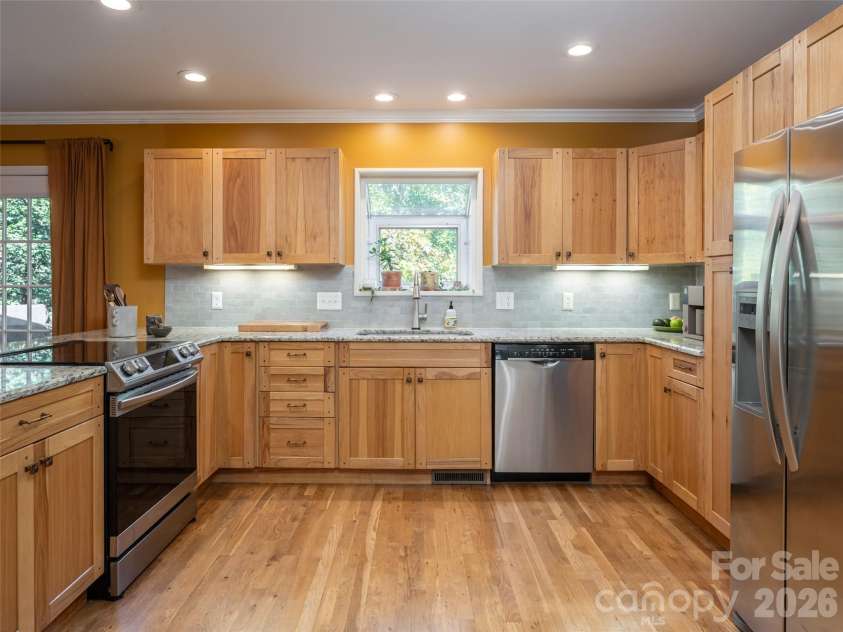 2 Song Bird Lane, Weaverville, NC 28787.  MLS# CAR4432351, YatesRealty ID 55466. 