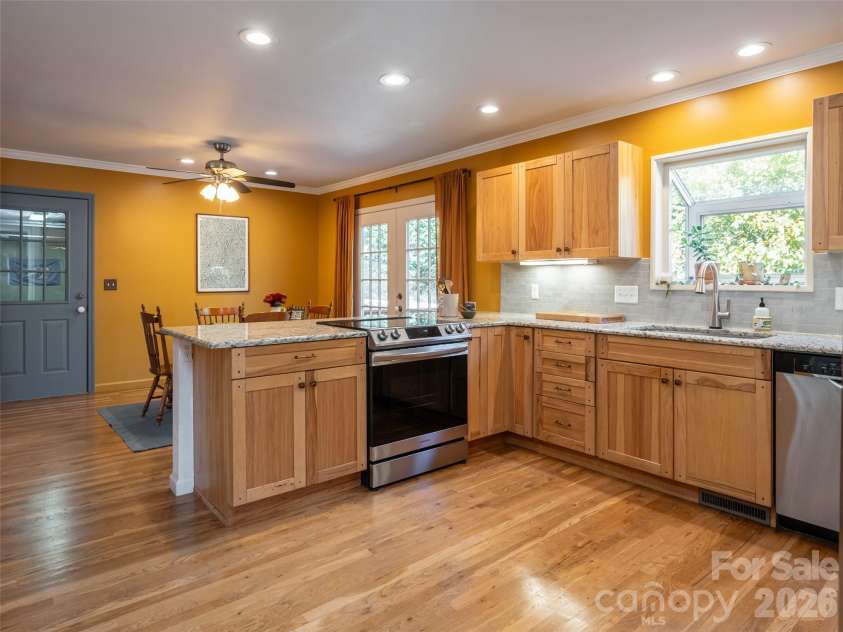 2 Song Bird Lane, Weaverville, NC 28787.  MLS# CAR4432351, YatesRealty ID 55466. 