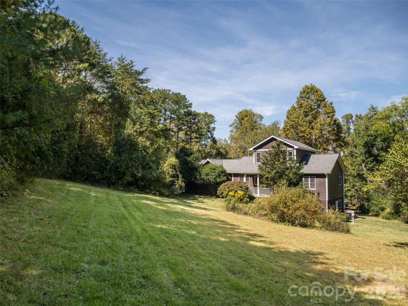 2 Song Bird Lane, Weaverville, NC 28787.  MLS# CAR4432351, YatesRealty ID 55466. 