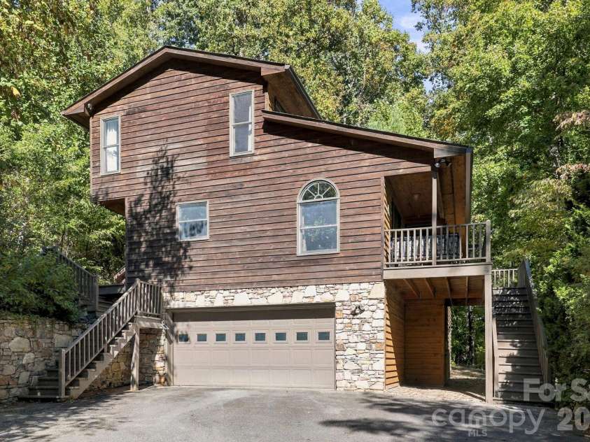 266 Independence Boulevard, Asheville, NC 28805.  MLS# CAR4431504, YatesRealty ID 55469. 