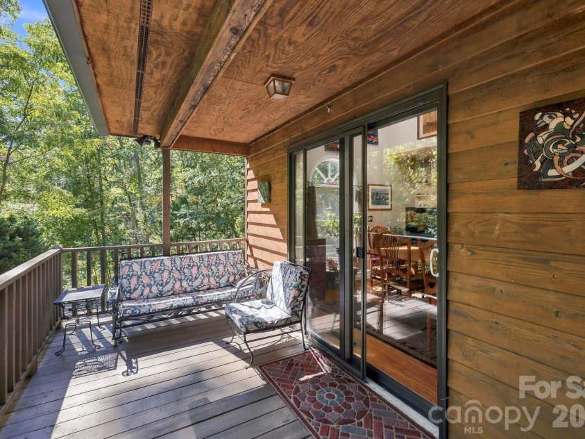 266 Independence Boulevard, Asheville, NC 28805.  MLS# CAR4431504, YatesRealty ID 55469. 