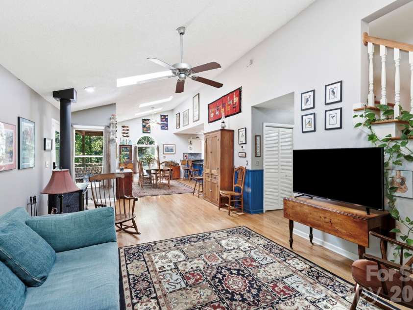 266 Independence Boulevard, Asheville, NC 28805.  MLS# CAR4431504, YatesRealty ID 55469. 