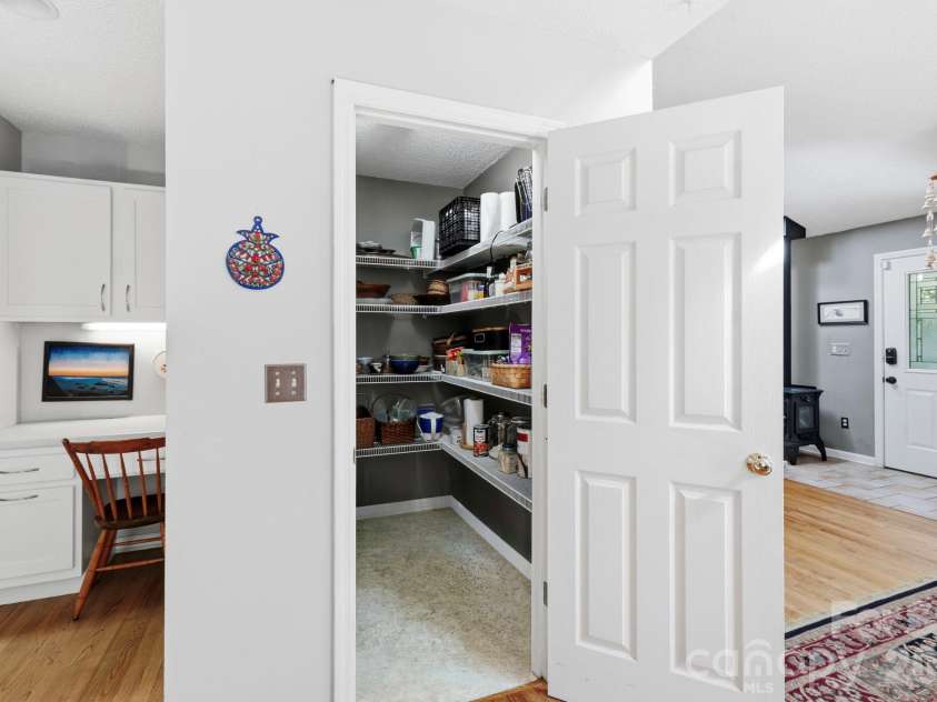 266 Independence Boulevard, Asheville, NC 28805.  MLS# CAR4431504, YatesRealty ID 55469. 