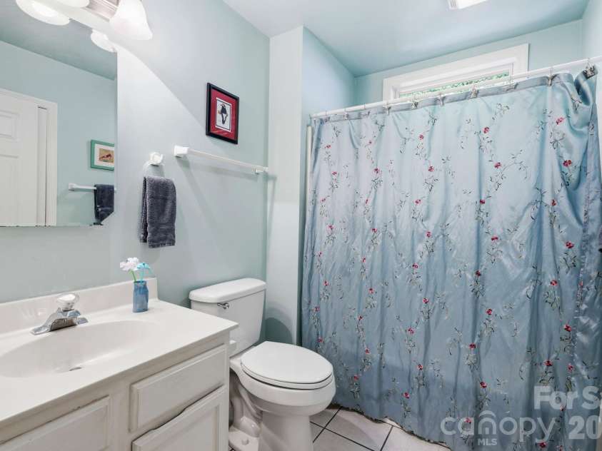 266 Independence Boulevard, Asheville, NC 28805.  MLS# CAR4431504, YatesRealty ID 55469. 