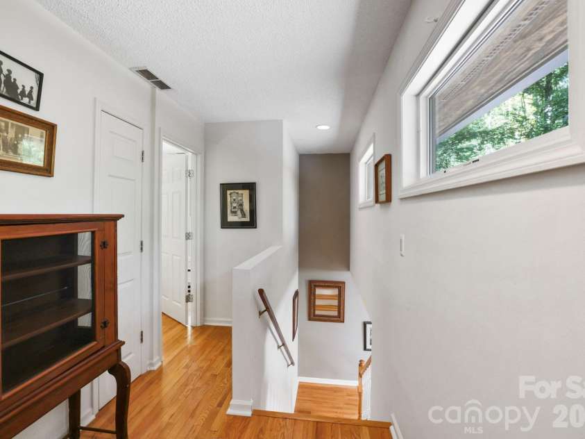 266 Independence Boulevard, Asheville, NC 28805.  MLS# CAR4431504, YatesRealty ID 55469. 